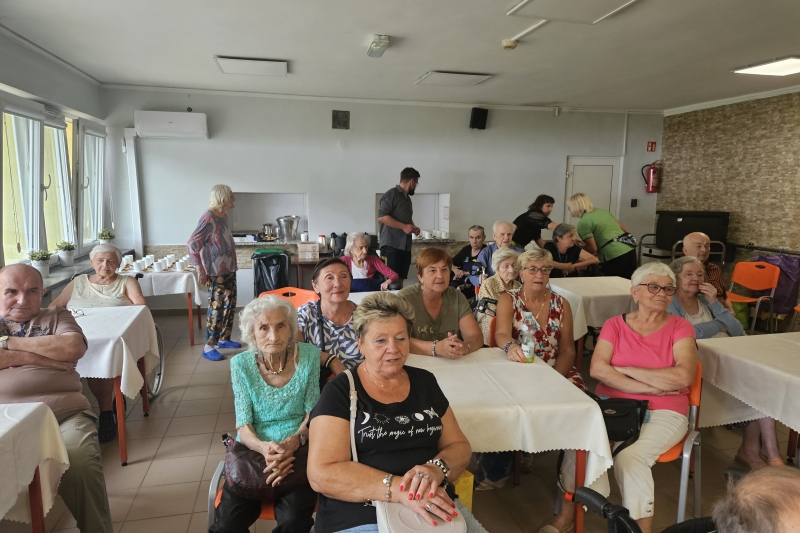 Spotkanie z Centrum Aktywności Seniora " Nie dzieli nas wiek" (fot. 1)