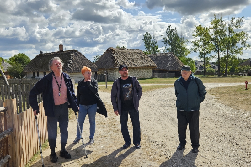 "Śladami historii: Muzeum Wsi Kieleckiej i Zamek w Chęcinach" (fot. 2)