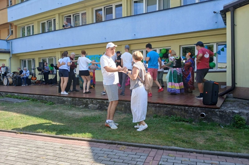 " Potańcówka z Taborem - muzyka, taniec i romski ogień" (fot. 1)
