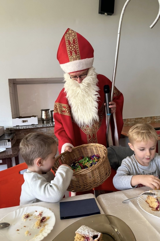 Spotkanie Mikołajkowe z Niepublicznym Przedszkolem "Lokomotywa"  (fot. 2)