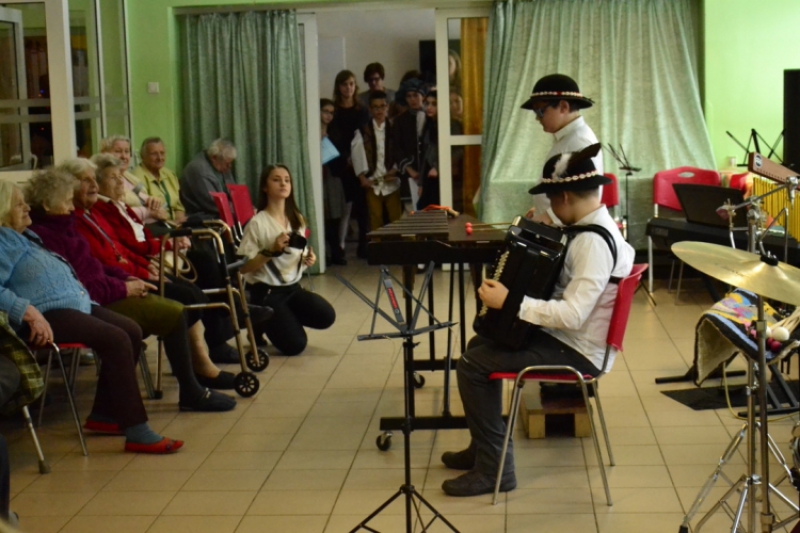 Koncert uczniów szkoły muzycznej 1 stopnia w Świątnikach Górnych (fot. 7)