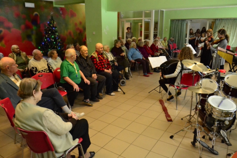 Koncert uczniów szkoły muzycznej 1 stopnia w Świątnikach Górnych (fot. 1)