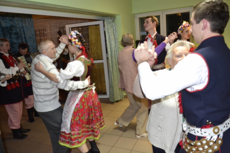 Dom Otwarty - Występ zespołu folklorystycznego "Krakowianie" (fot. 6)