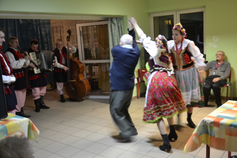 Dom Otwarty - Występ zespołu folklorystycznego "Krakowianie" (fot. 2)